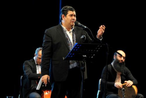 سالار عقیلی در تالار وحدت برای مادران خواند