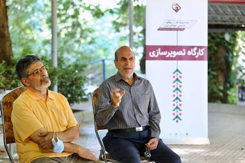 بازدید دبیرکل جشنواره تجسمی فجر از کارگاه های هنری جشنواره جوانان