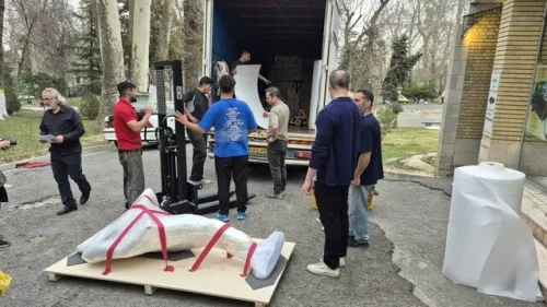 مجسمه بهمن محصص از کاخ نیاوران به موزه هنرهای معاصر رفت